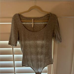 Aritzia Babaton Maynard Gray Fitted 3/4 Sleeve Bodysuit